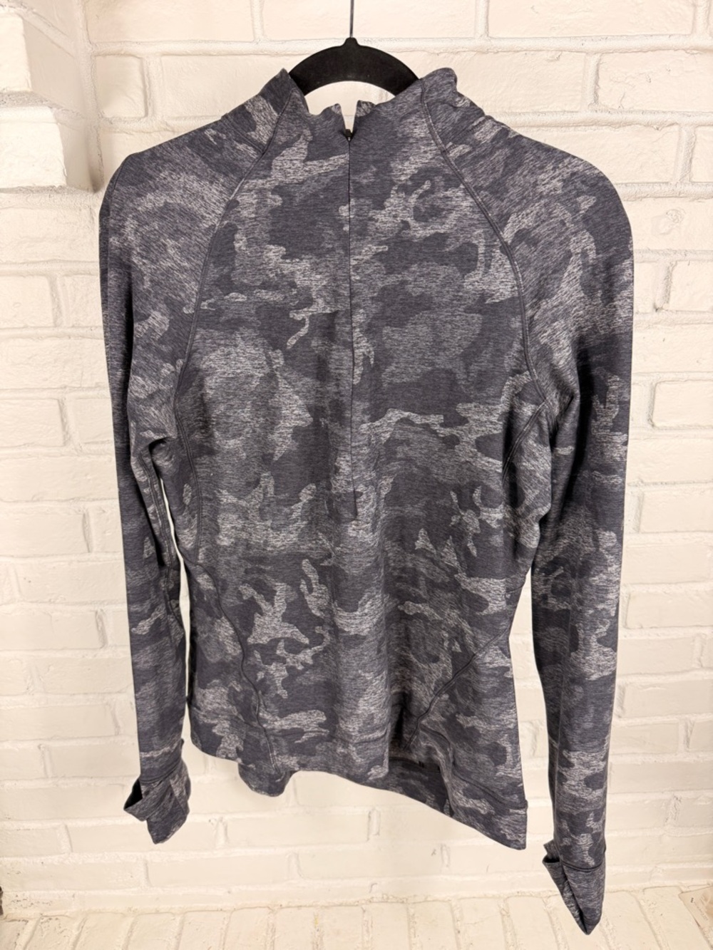 Lululemon Incognito Camo Half Zip Pullover Thumbholes Stretch‎ Size 12